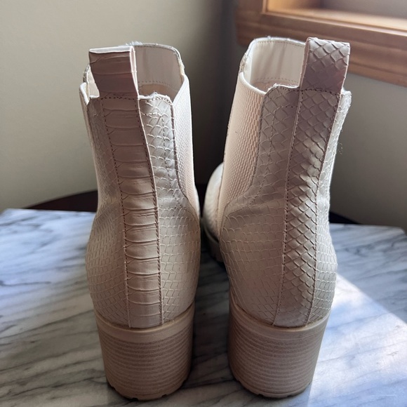 EUC MIA Jonna Ivory Python Size 10 Women’s Heeled Bootie - Picture 4 of 6